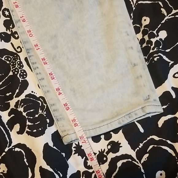 Acid wash cropped jeans - Picture 5 of 11